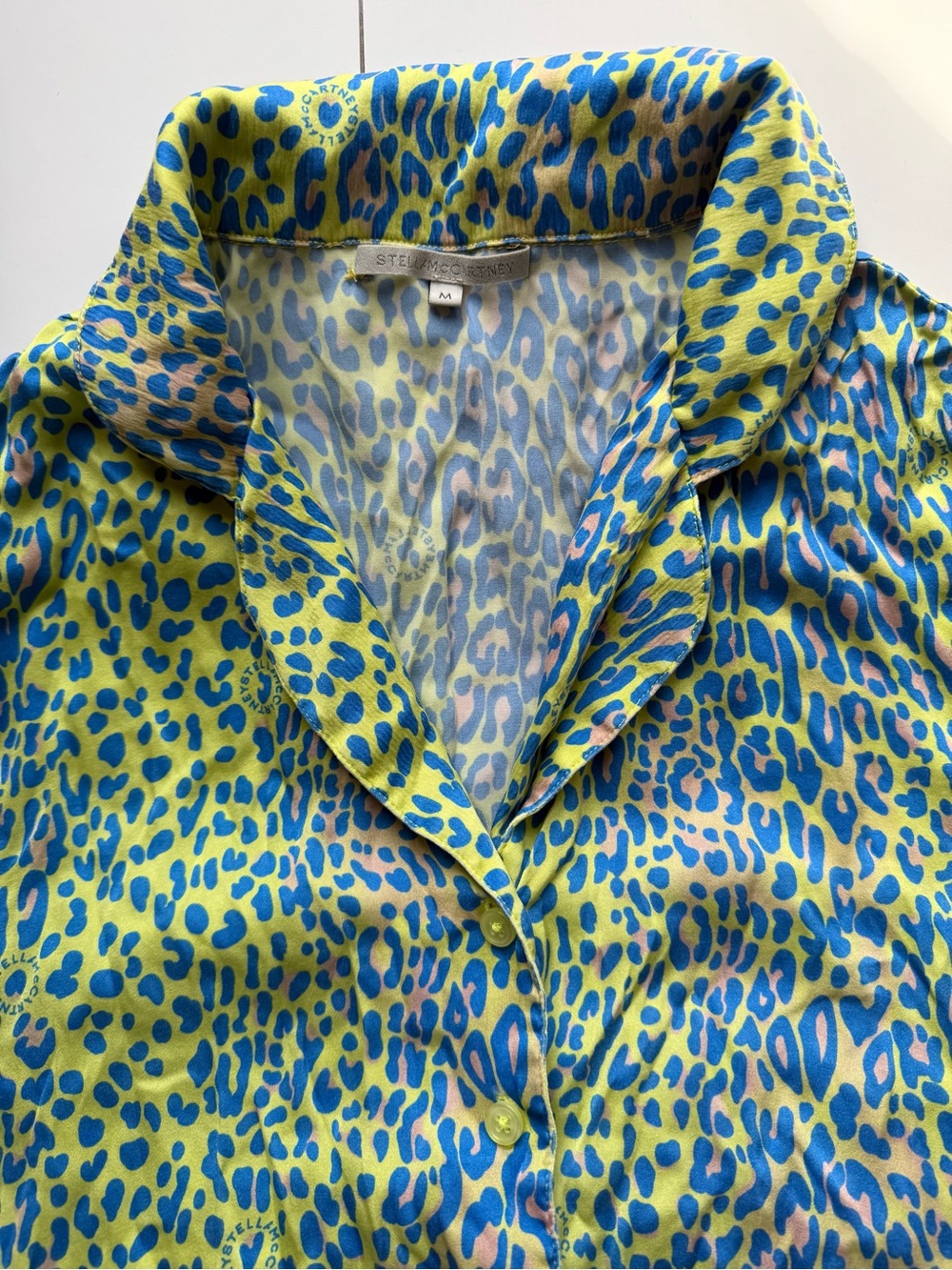 Stella McCartney Lime and Blue Leopard Satin Pajama Shirt - Picture 2 of 8